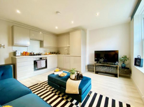 PERFECT CENTRAL LOCATION- 5 minutes from TOWER BRIDGE ! 8 minutes walk from tube
